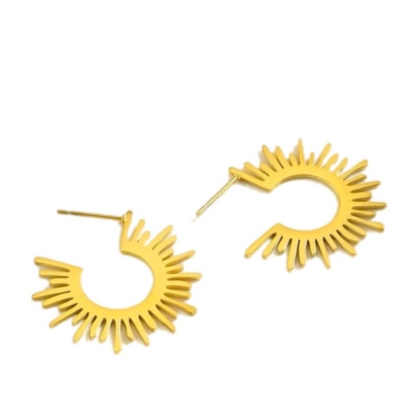 🍒3/$30 New Radiant Sun Stud Earrings - Picture 2 of 2